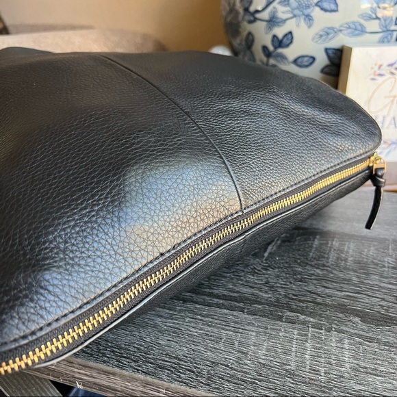 Tory Burch Expandable Black Leather Shoulder Bag! Excellent Condition! - Picture 9 of 13